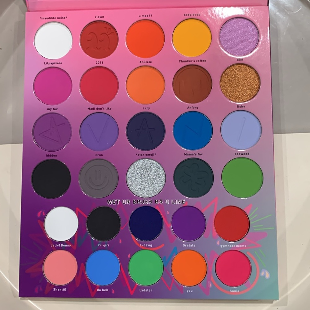 Morphe x Avani Gregg Eyeshadow Palette with mirror